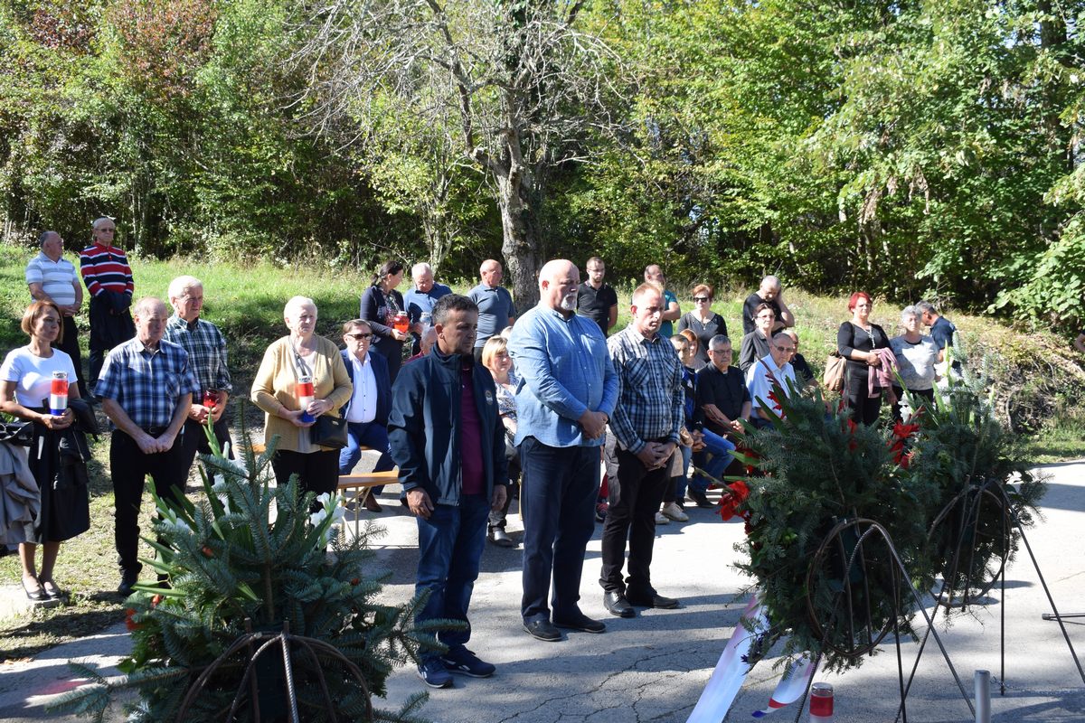 Predsjednik Županijske skupštine Mato Fofić je u nedjelju, 2. listopada 2022. godine, u naselju Gornje Jame na području Grada Gline, nazočio obilježavanju 31. godišnjice pogibije 14 civila i jednog hrvatskog branitelja.