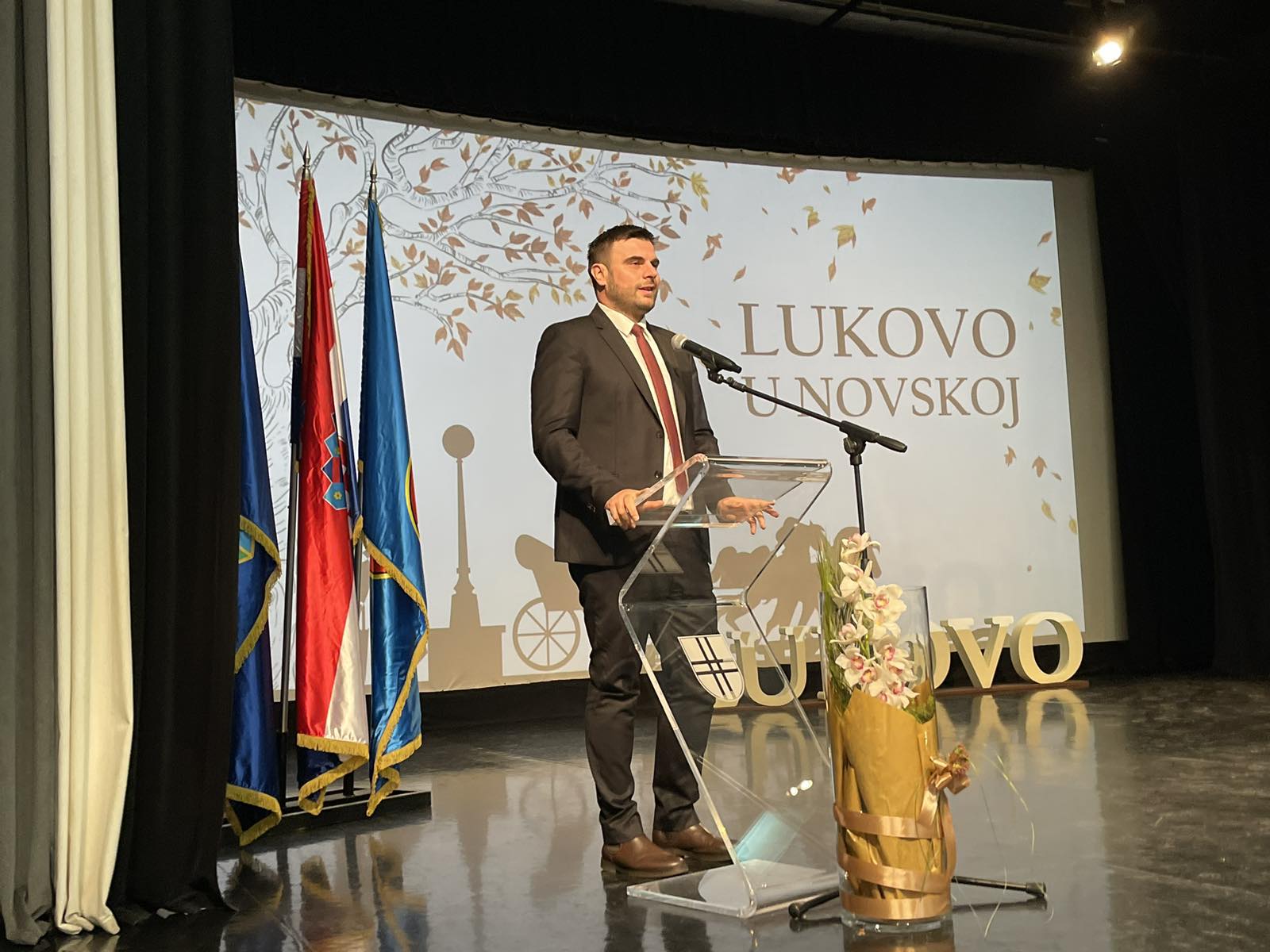 Novska, 17. listopada 2022. - stotinu umirovljenika iz cijele županije okupilo se na Sportskim susretima umirovljenika Sisačko-moslavačke županije, koje je organizirala Matica umirovljenika SMŽ s Udrugom umirovljenika Novske, uz potporu Sisačko-moslavačke županije.