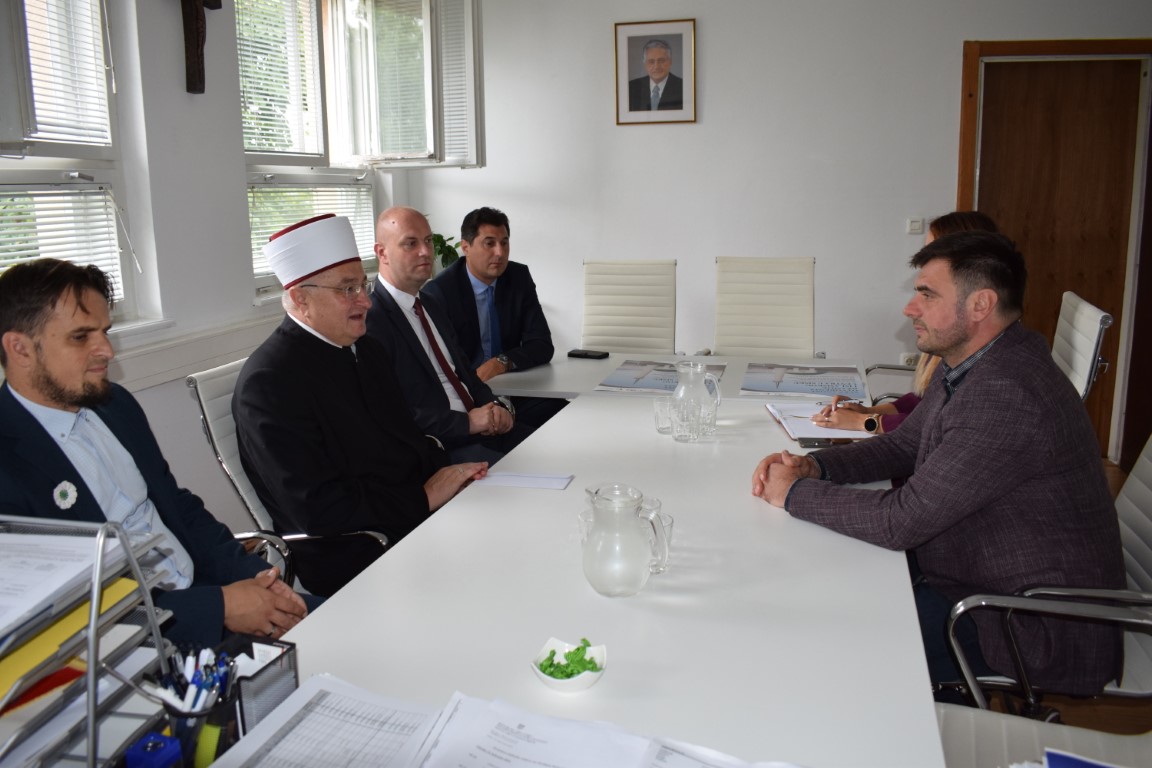 Sisačko-moslavačkog župana Ivana Celjaka danas je posjetio muftija Mešihata islamske zajednice u Hrvatskoj dr. Aziz Hasanović sa suradnicima.