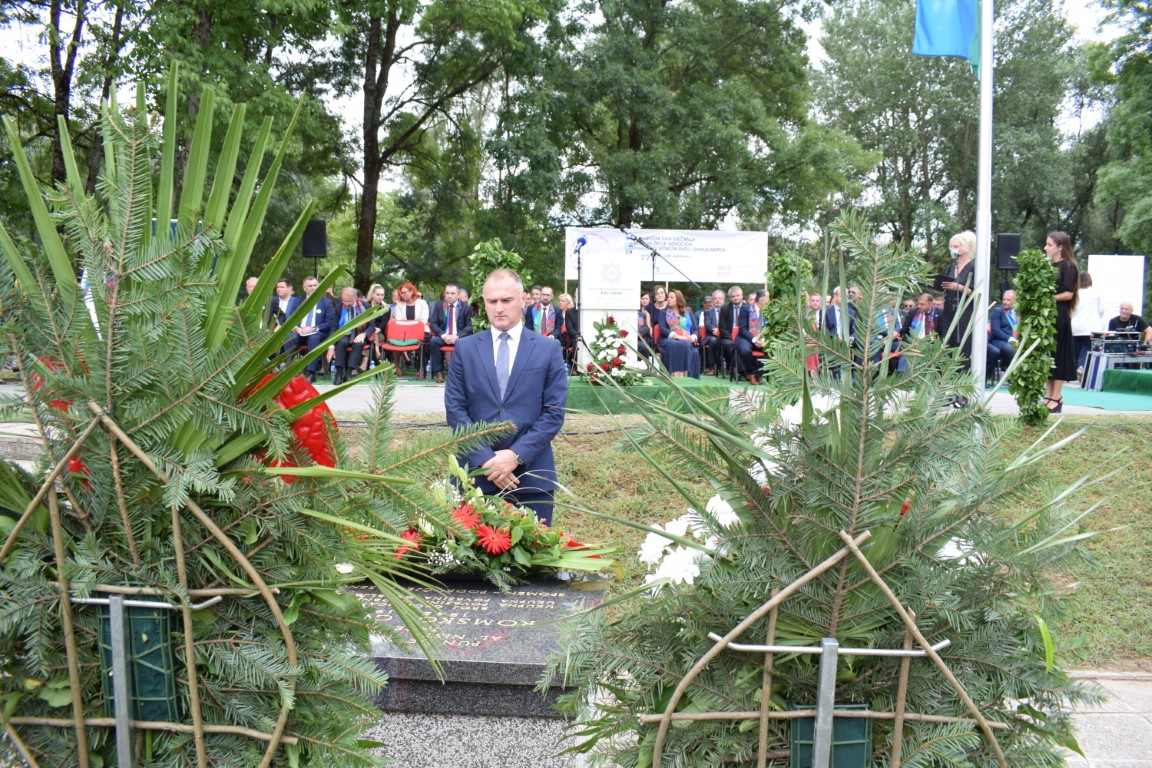 Zamjenik župana Mihael Jurić je u utorak, 2. kolovoza 2022. godine, na Romskom groblju Uštica, pokraj Jasenovca, nazočio u obilježavanju Međunarodnog dana sjećanja na romske žrtve genocida u Drugom svjetskom ratu.