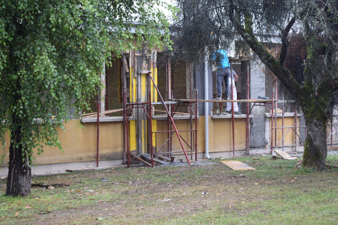 Župan Ivan Celjak sa suradnicima obišao je, u utorak, 23. kolovoza 2022. godine, gradilište u Srednjoj školi Viktorovac u Sisku, čiji je osnivač Sisačko-moslavačka županija, a na kojoj su trenutno u tijeku radovi obnove.