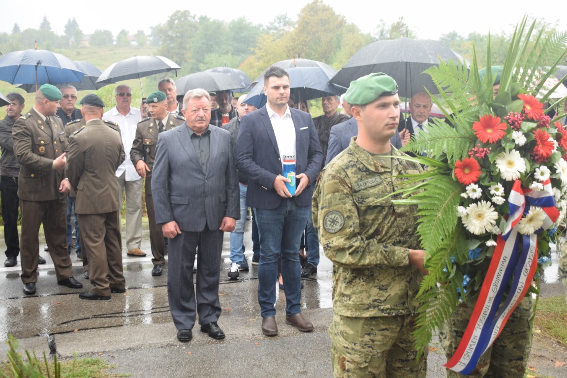 Župan Ivan Celjak, je u ponedjeljak, 22. kolovoza 2022. godine, sudjelovao u obilježavanju 31. obljetnice vojno-redarstvene akcije „Brđani“ i sudjelovanja „Gromova“ u obrani Sunje u Domovinskom ratu. Program obilježavanja je počeo polaganjem vijenaca i paljenjem svijeća kod spomenika poginulim pripadnicima postrojbe Gromovi na Brđani Cesti.