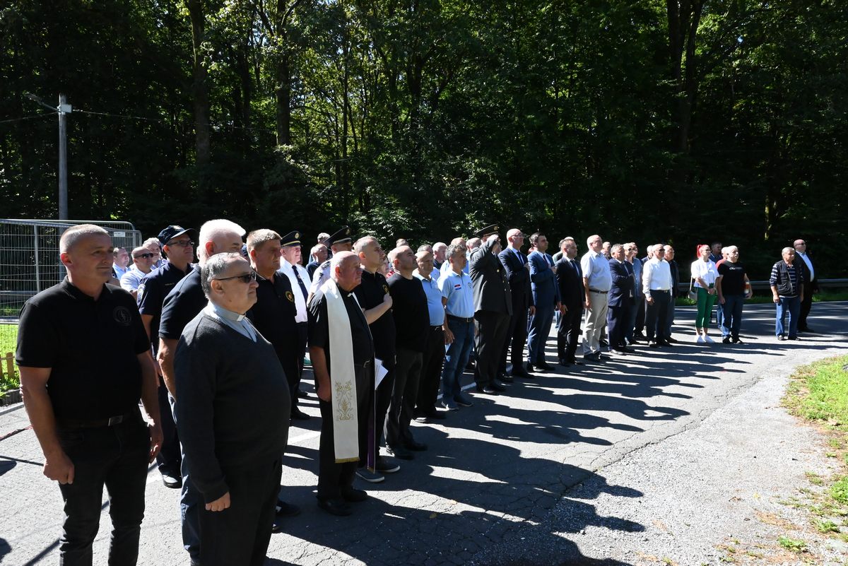 Župan Ivan Celjak je u Glini nazočio programu obilježavanja pobjede Oružanih snaga Republike Hrvatske u Domovinskom ratu i predaje 21. korpusa neprijateljske vojske.