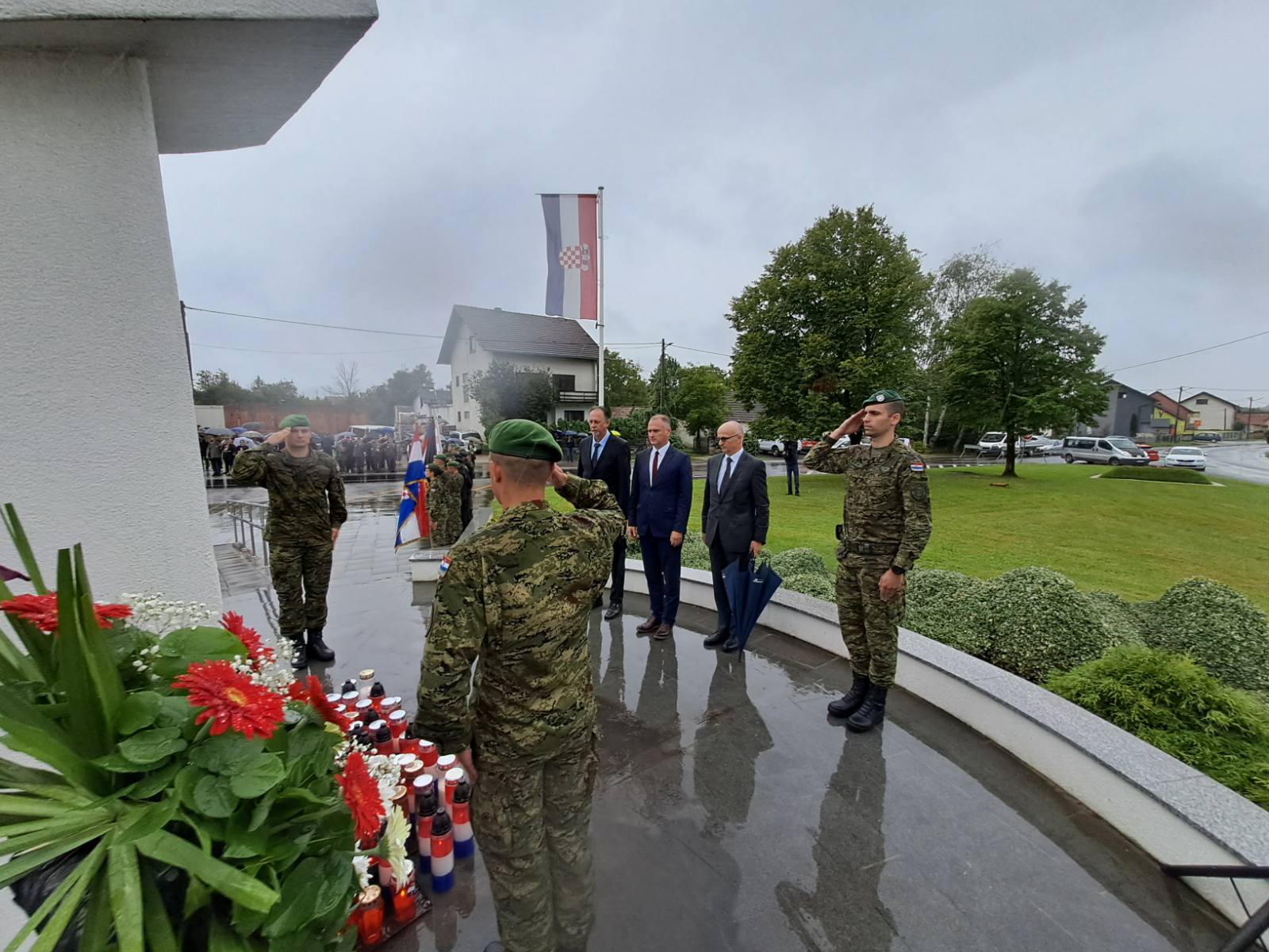 Zamjenik sisačko-moslavačkog župana Mihael Jurić je, kao izaslanik predsjednika Vlade Republike Hrvatske Andreja Plenkovića, sudjelovao u obilježavanju Dana oslobođenja grada Petrinje i Dana hrvatskih branitelja grada Petrinje.