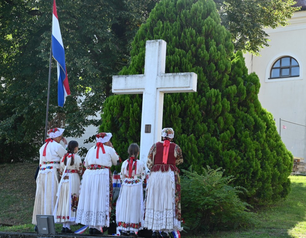 U Hrastovici, naselju na području Petrinje, svečano je proslavljen mjesni blagdan sv. Bartola.