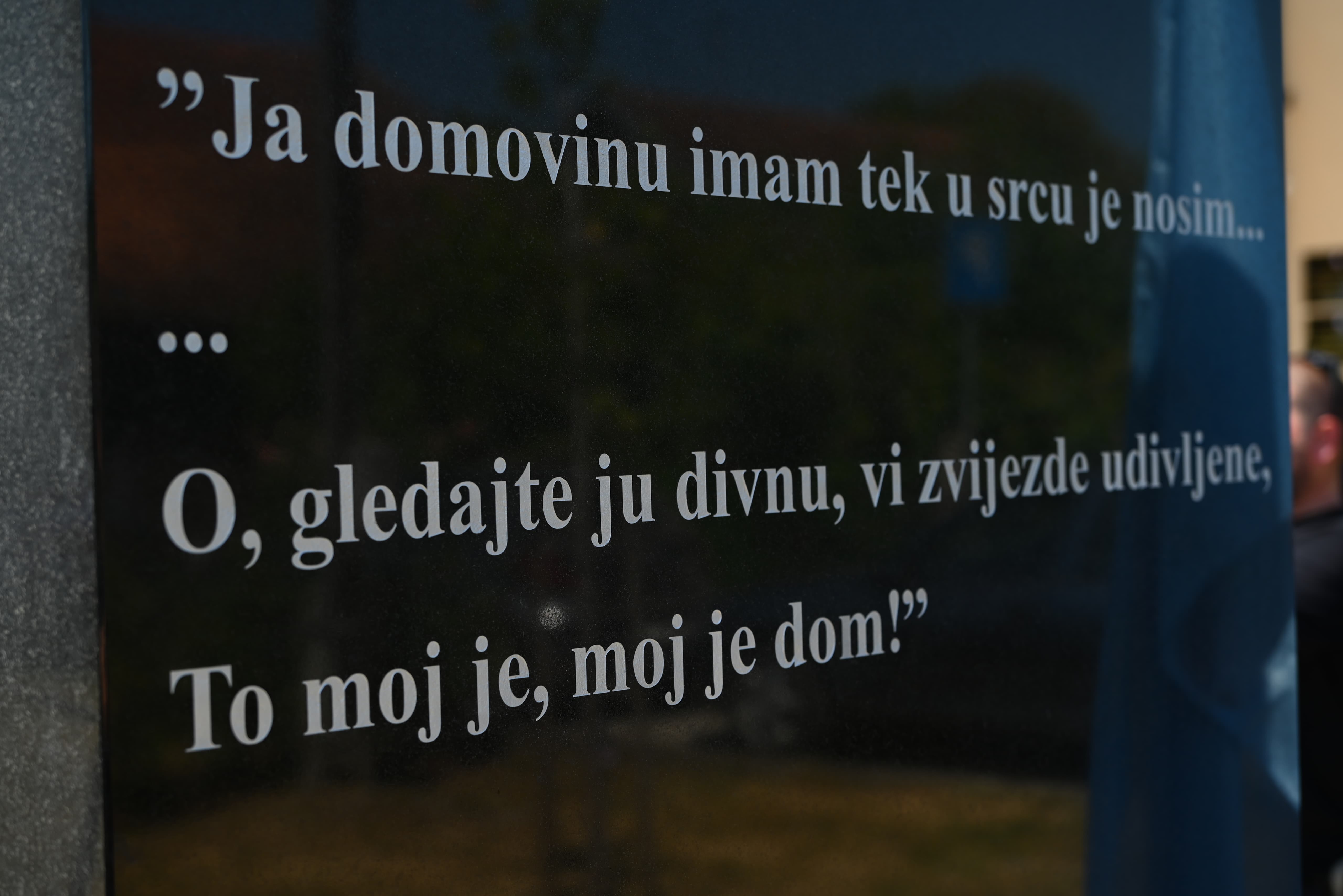 Svečanom sjednicom Općinskog vijeća i otkrivanjem novog spomen-obilježja poginulim i nestalim hrvatskim braniteljima, danas je u Hrvatskoj Dubici obilježen Dan općine.