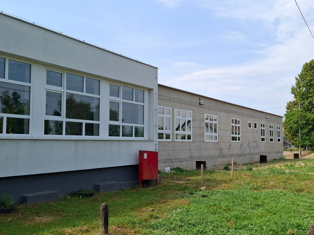 Sisačko-moslavačka županija provodi projekt dogradnje Osnovne škole Ludina, kojim će se osigurati prostorni uvjeti za organizaciju nastave u jednoj smjeni za više od 150 učenika ove škole, a radovi napreduju planiranom dinamikom.