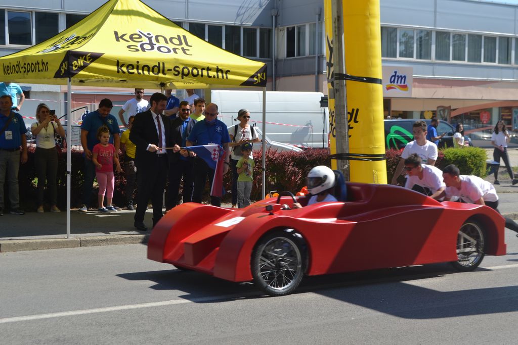 Župan Ivan Celjak je u subotu, 12. lipnja 2021. godine, na prostoru ispred Hotela Panonija u Sisku svečano otvorio i označio start 8. utrke solarnih automobila SOELA 2021. 