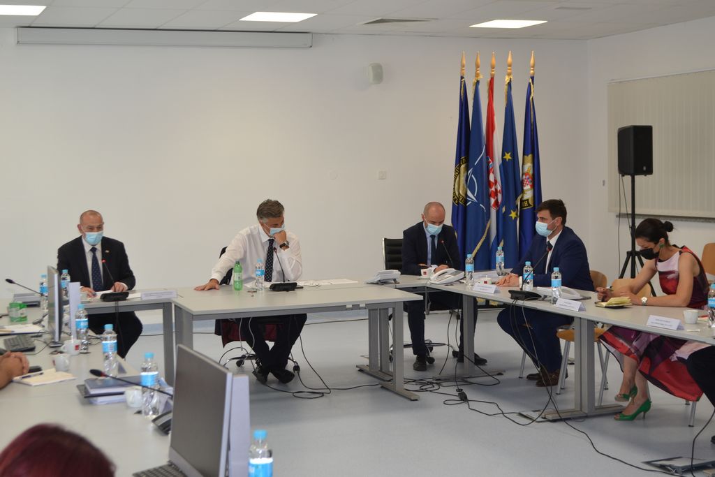 Župan Ivan Celjak je u utorak, 29. lipnja 2021. godine, u petrinjskoj vojarni „Pukovnik Predrag Matanović“ nazočio sjednici Stožera civilne zaštite za otklanjanje posljedica potresa na području Sisačko-moslavačke, Karlovačke i Zagrebačke županije.