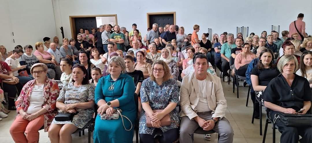 Vijećnica u Županijskoj skupštini Tena Jevak-Benčić je u nedjelju, 4. lipnja 2023. godine, u Banovoj Jarugi nazočila 13. susretima folklora "Banova u srcu".