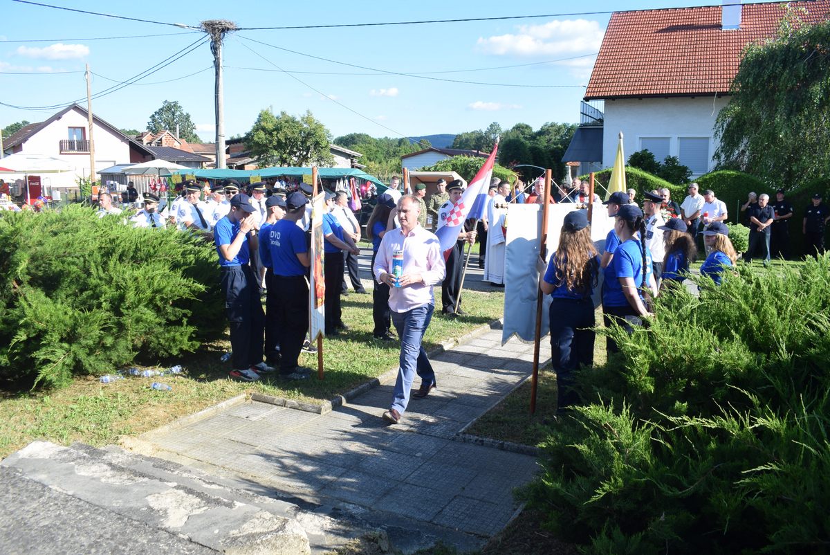 Zamjenik župana Mihael Jurić je u Taborištu, naselju na području Petrinje, sudjelovao u proslavi blagdana Sv. Petra i Pavla. 