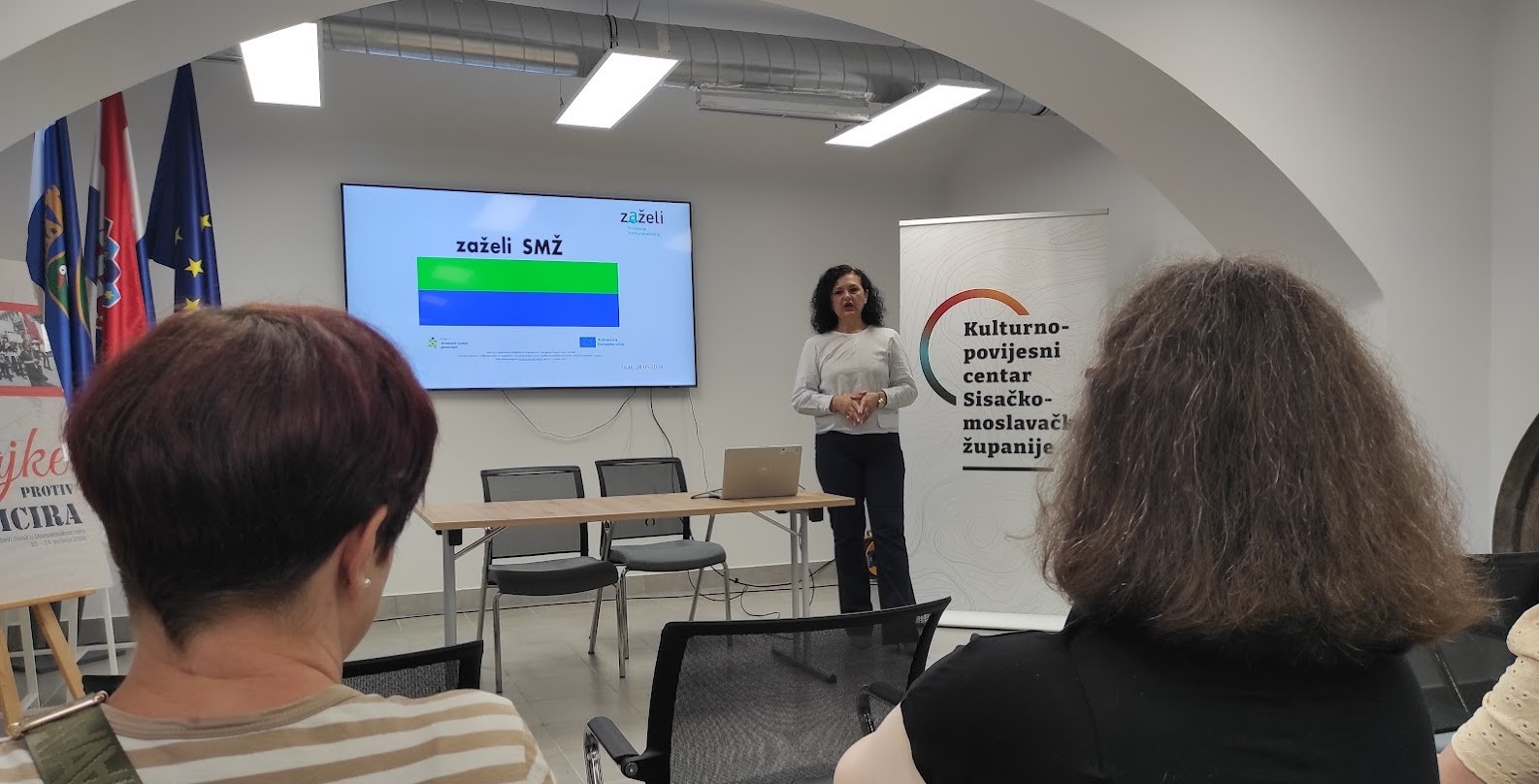 U Kulturno-povijesnom centru SMŽ u Sisku svečano su uručeni ugovori o radu novim zaposlenicama u projektu „Zaželi SMŽ“ kojeg provodi Udruga za brigu o ženi i obitelji Sisak uz partnerstvo Sisačko-moslavačke županije.