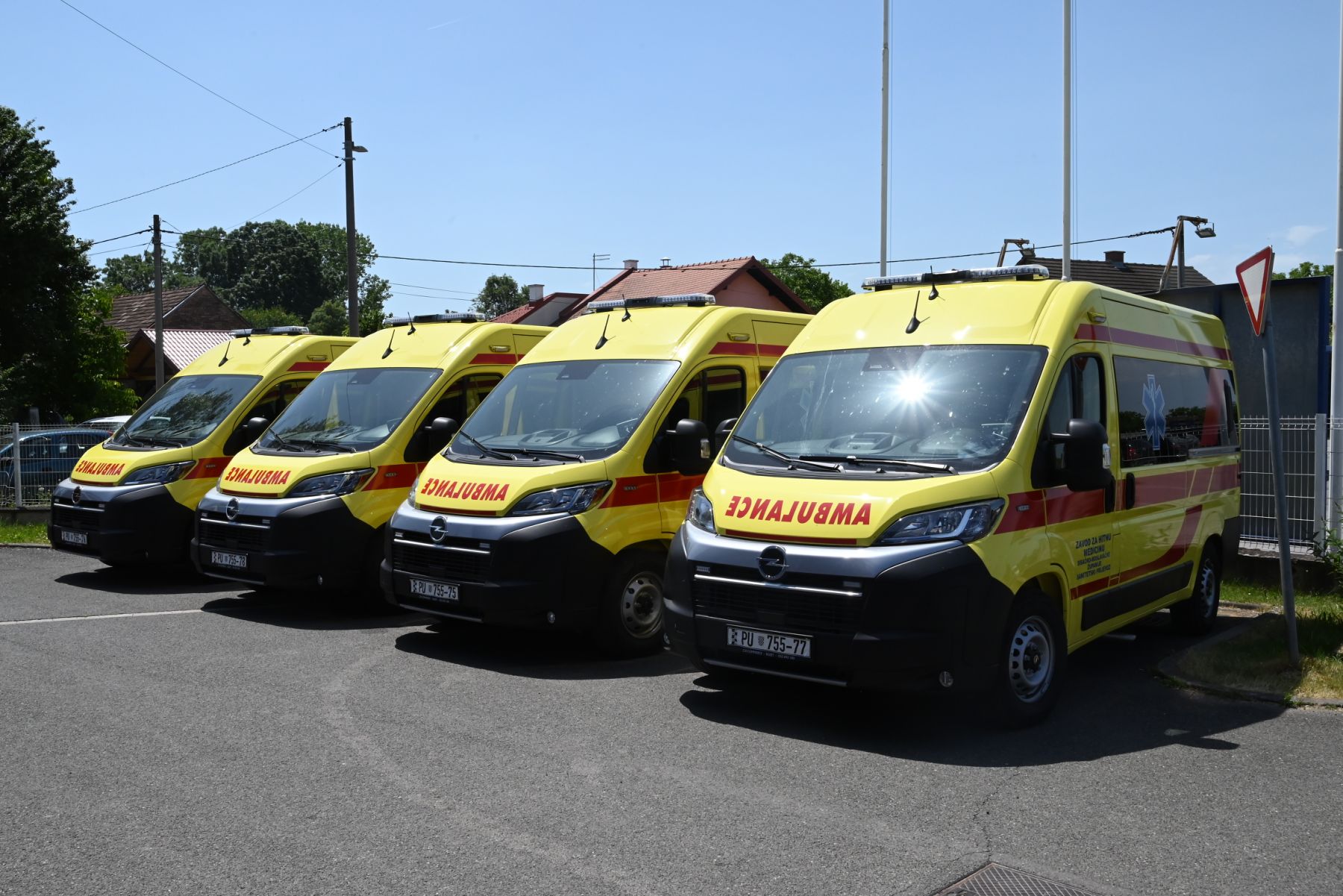 U Zavod za hitnu medicinu Sisačko-moslavačke županije stigla su 4 nova vozila sanitetskog prijevoza, čime se nastavlja modernizacija i jačanje zdravstvenog sustava na području županije. 