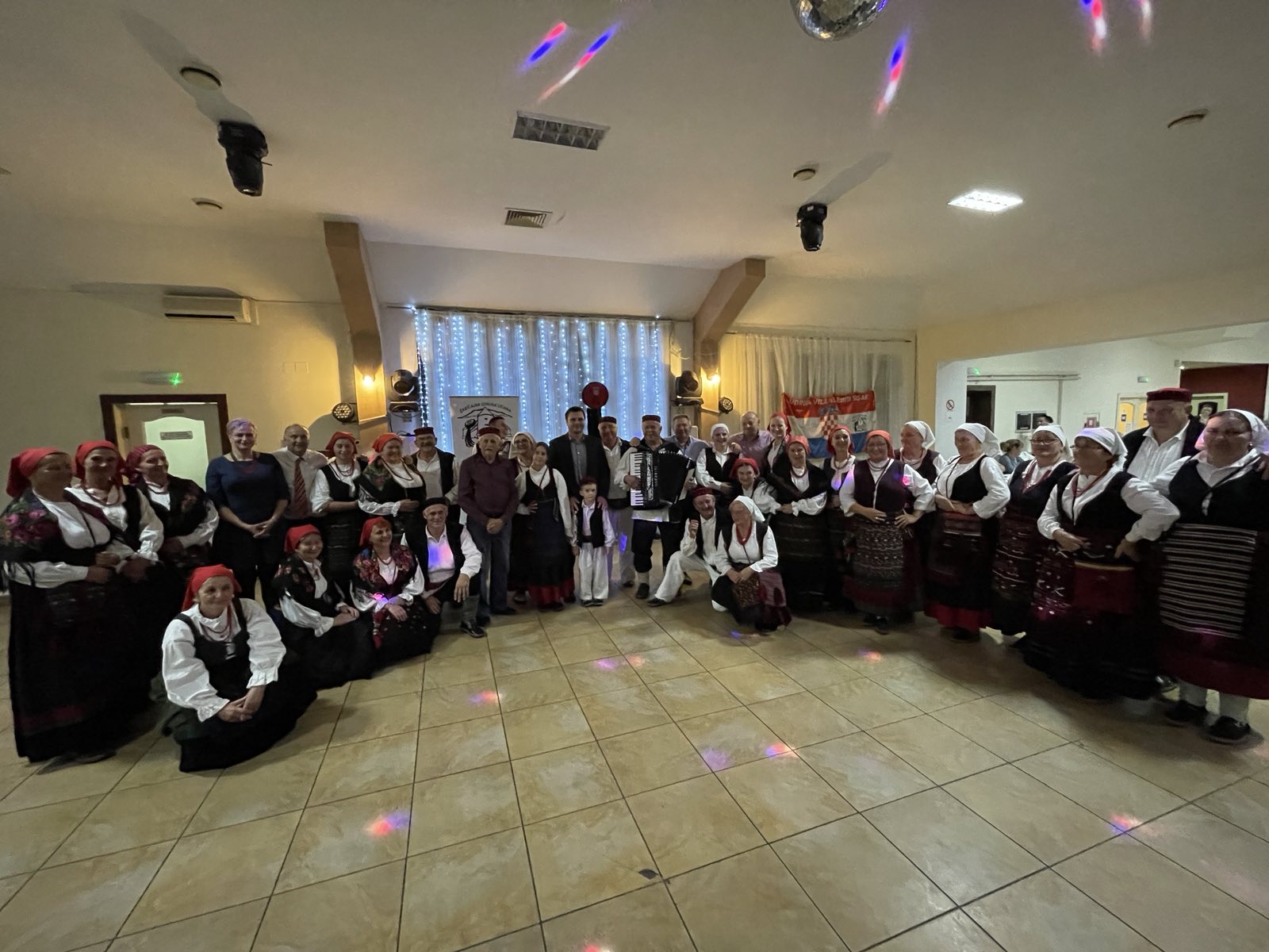 Župan Ivan Celjak je u subotu 21. listopada 2023. godine u Sisku nazočio tradicionalnoj glazbeno-folklornoj manifestaciji Ličko prelo koju je organizirala Zavičajna udruga Ličana "Vila Velebita" Sisak.
