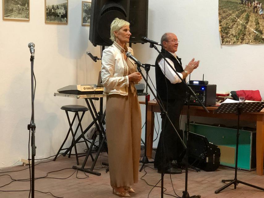 Pročelnica Upravnog odjela za poljoprivredu, ruralni razvoj, zaštitu okoliša i prirode Anita Sinjeri-Ibrišević je u Gornjoj Bačugi, selu na petrinjskom području, nazočila obilježavanju Međunarodnog dana žena sa sela. 