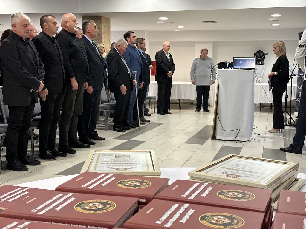 Župan Ivan Celjak i predsjednik Županijske skupštine Mato Fofić su u nedjelju, 15. listopada 2023. godine s početkom u 18 sati u Sisku nazočili Svečanoj sjednici Županijske podružnice UHDDR-a Sisačko-moslavačke županije.