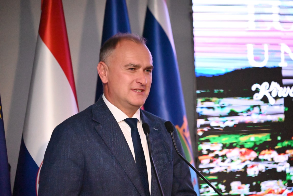 U povodu Dana grada Novske i blagdana sv. Luke, sinoć je u Hotelu Knopp održana svečana sjednica Gradskog vijeća Grada Novske.