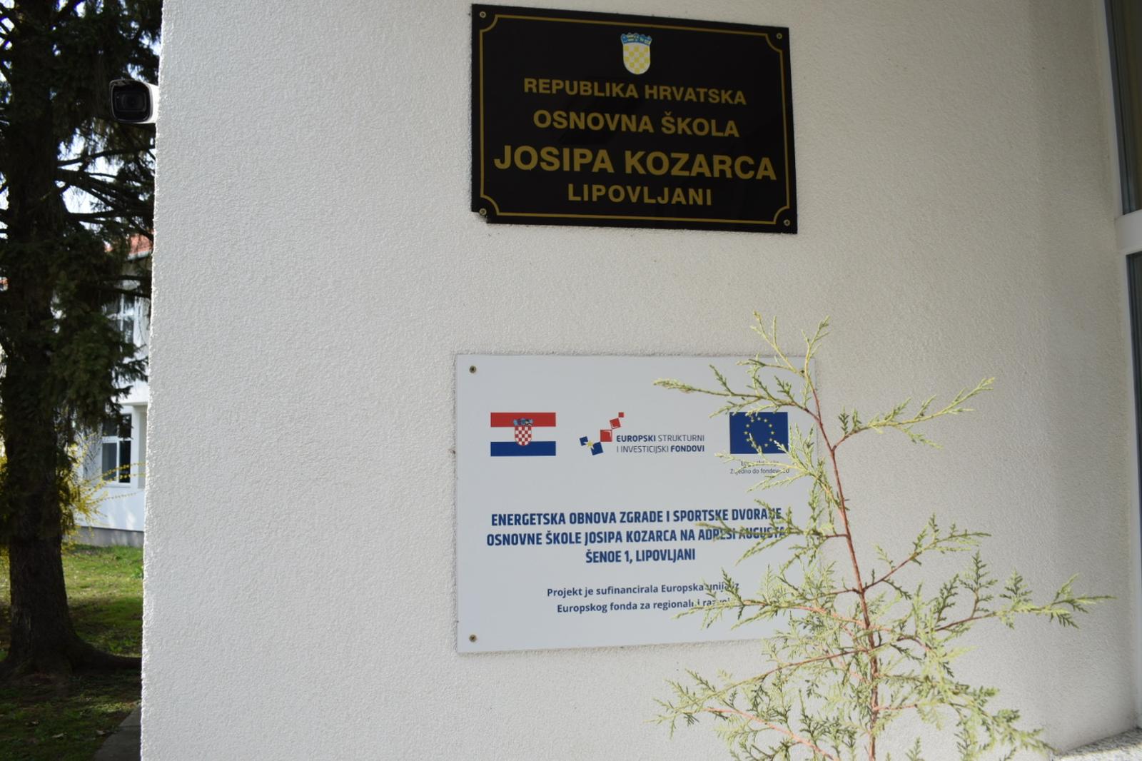 Župan Ivan Celjak posjetio je OŠ Josipa Kozarca u Lipovljanima koja danas slavi svoj dan. Sisačko-moslavačka županija, uložila je gotovo 10 milijuna kuna u OŠ Josipa Kozarca Lipovljani kroz nekoliko velikih investicijskih ulaganja od energetske obnove matične škole gdje je postavljena vanjska i unutarnja hidrantska mreža, izmijenjen pod sportske dvorane, napravljena toplinska izolacija i rekonstrukcija krovišta, izmijenjena postojeća rasvjeta, postavljeni solarni kolektori i nova fasada. Uređena je i opremljena školska kuhinja, blagovaonica i popratne prostorije. U školskom arboretumu je postavljeno 200 metara šljunčanih staza, a u planu je postavljenje novih 600 metara.