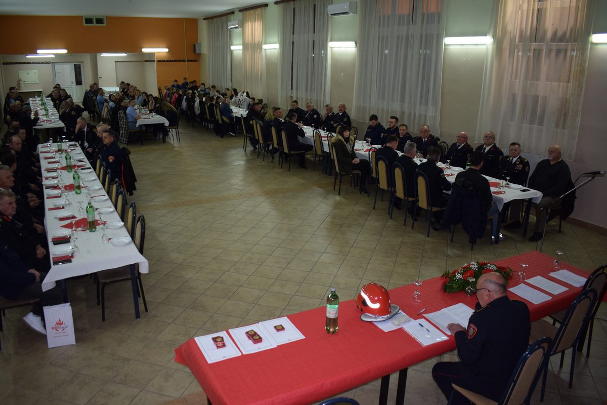 Predsjednik Županijske skupštone Mato Fofić je nazočio 130. redovnoj izvještajnoj godišnjoj sjednici Skupštine Dobrovoljnog vatrogasnog društva Voloder, koja je u petak, 17. ožujka 2023. godine, održana u Hrvatskom pučkom domu Voloder.