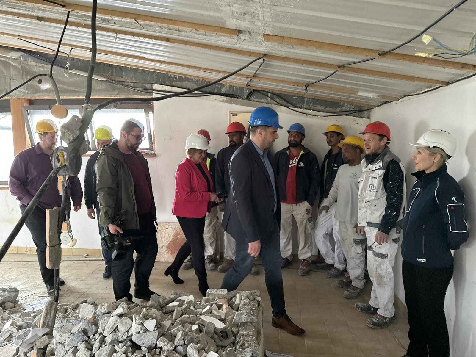 Župan Ivan Celjak je obišao radove na uređenju zadnje etaže kutinske ispostave Doma za starije osobe Sisak