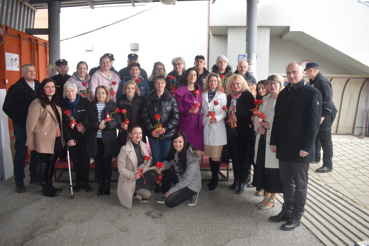 Zamjenik župana Mihael Jurić je na petrinjskom Trgu kulture sudjelovao u obilježavanju Međunarodnog dana žena,