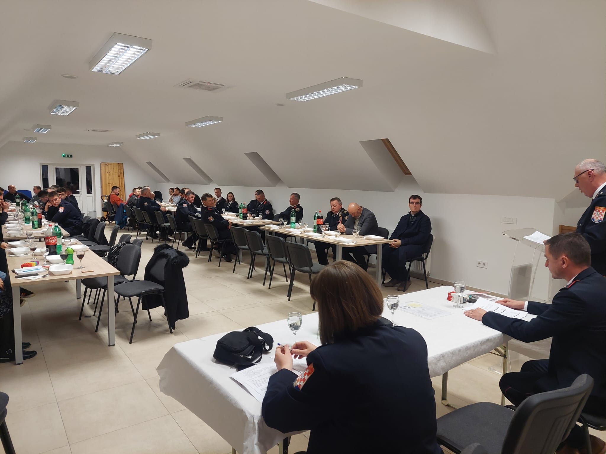 U subotu 9. ožujka 2024. godine u vattrogasnom domu u Martinskoj Vesi održana je 115. redovna godišnja skupština Dobrovoljnog vatrogasnog društva Desna Martinska Ves. Skupštini je nazočio izaslanik župana Ivana Celjaka i predsjednik Vatrogasne zajednice Sisačko-moslavačke županije Mijo Brlečić.