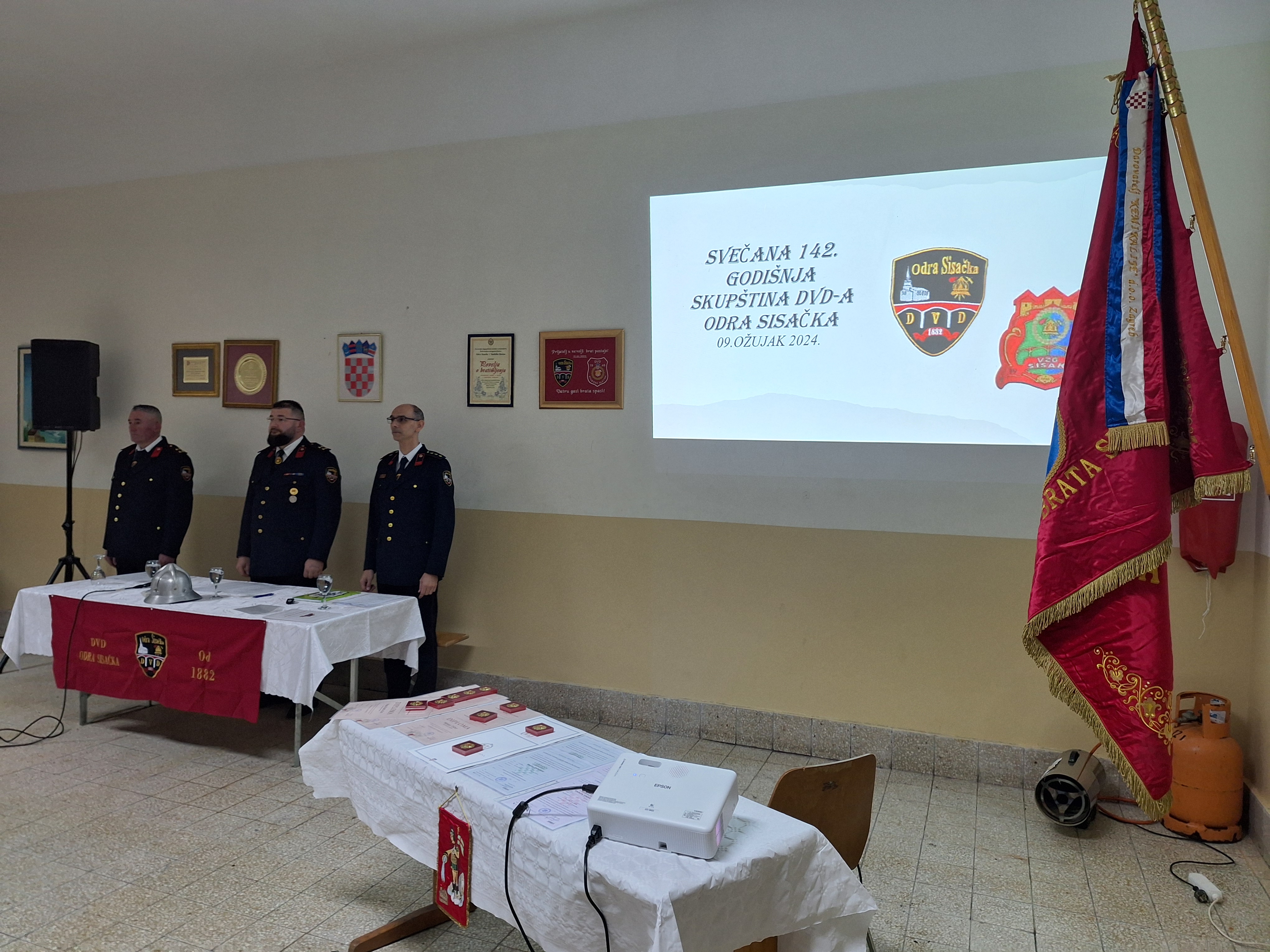 Župan Ivan Celjak u društvenom domu u  Starom Pračnu nazočio je 142. svečanoj skupštini Dobrovoljnog vatrogasnog društva Odra Sisačka