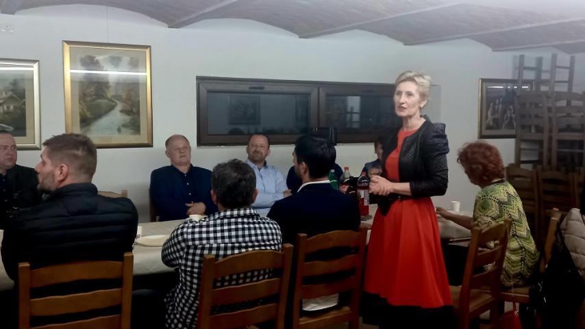Pročelnica Upravnog odjela za poljoprivredu, ruralni razvoj, zaštitu okoliša i prirode Anita Sinjeri-Ibrišević je u Vinskom dvoru u Popovači nazočila redovnoj izvještajnoj godišnjoj sjednici Skupštine Zajednice udruga pčelara Sisačko-moslavačke županije.