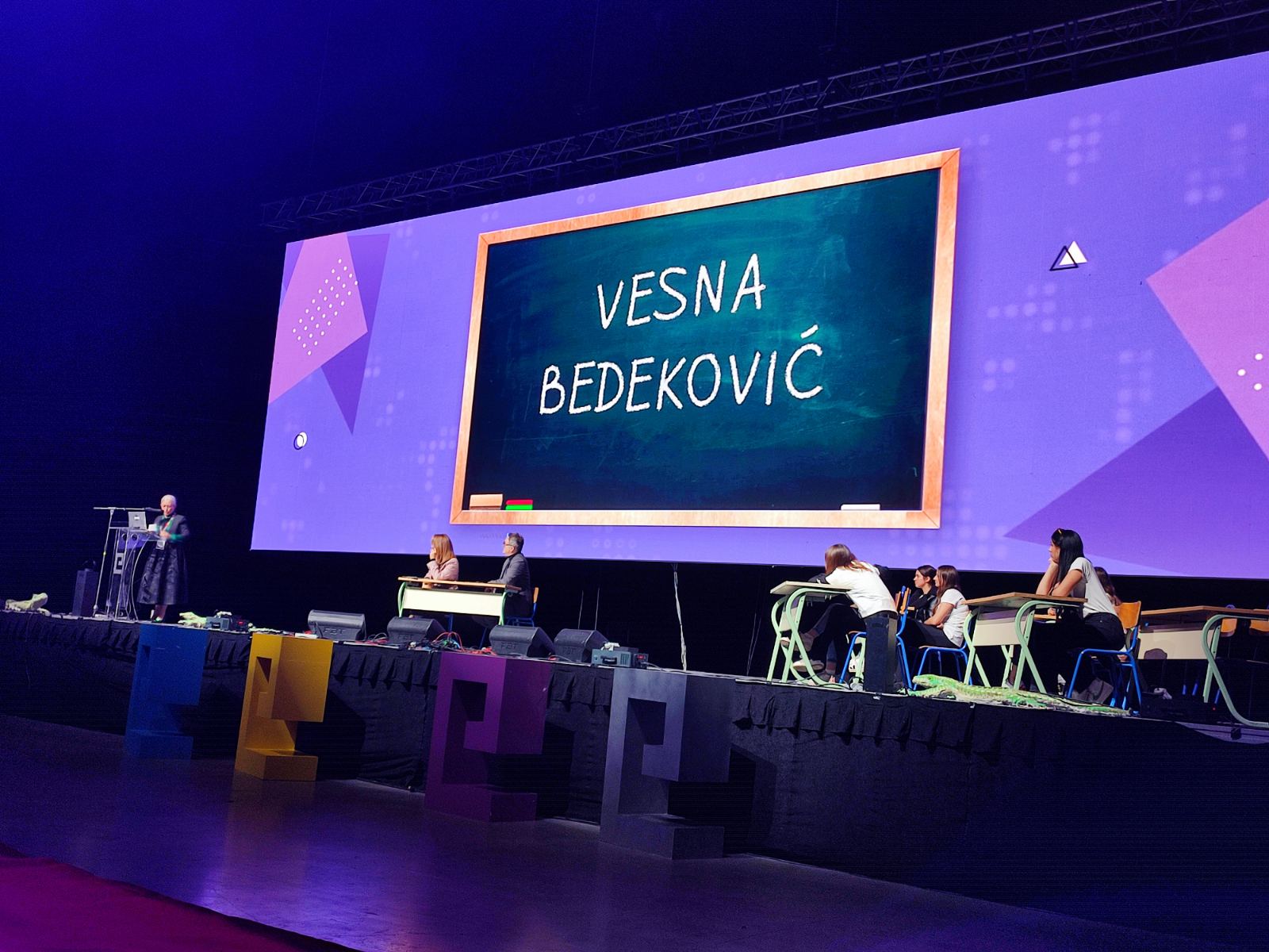U Splitu se 2. i 3. prosinca 2022. godine održava konferencija o obrazovanju i povezanim industrijama - ENTER čijem su otvorenju prisustvovali zamjenik župana Mihael Jurić i pročelnica Upravnog odjela za obrazovanje, kulturu, šport, mlade i civilno društvo Robertina Štajdohar.