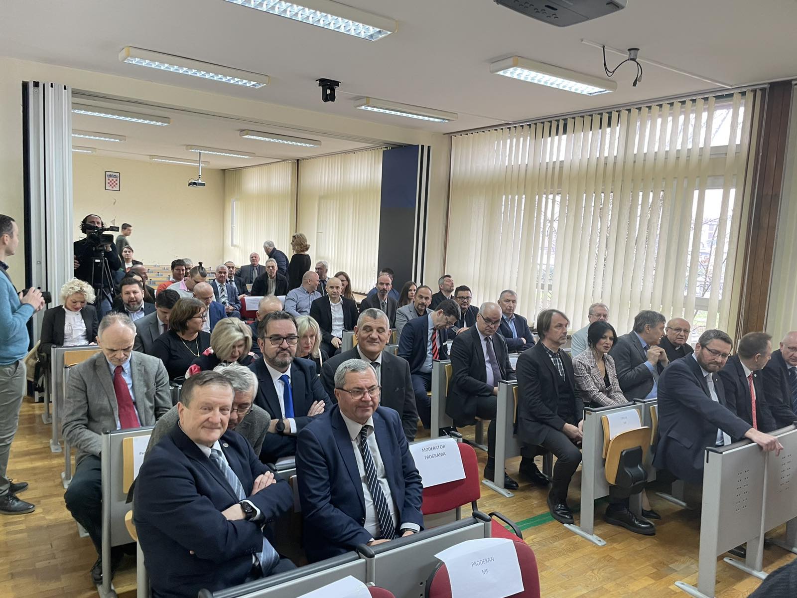 U prostoru Metalurškog fakulteta u Sisku je u srijedu 14. prosinca 2022. godine, održana svečana sjednica Fakultetskog vijeća Metalurškog fakulteta povodom obilježavanja 62. obljetnice Metalurškog fakulteta Sveučilišta u Zagrebu.   Svečanosti je nazočila pročelnica Upravnog odjela za obrazovanje, kulturu, šport, mlade i civilno društvo, Robertina Štajdohar.
