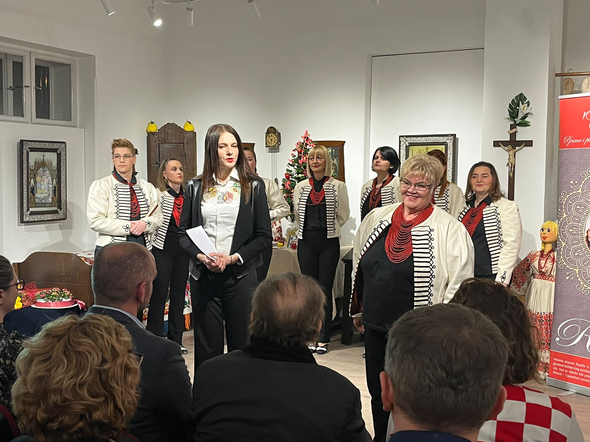 Vijećnica u Županijskoj skupštini Tena Jevak-Benčić je u petak, 9. prosinca 2022. godine, u Muzeju Moslavine Kutina nazočila promociji nosača zvuka "Ćeri mila" vokalne skupine Rusalke. Uz VS Rusalke, na promociji su nastupili još i ŽVA Kutinske dunje i Ženska klapa Ivana Bonifacija.