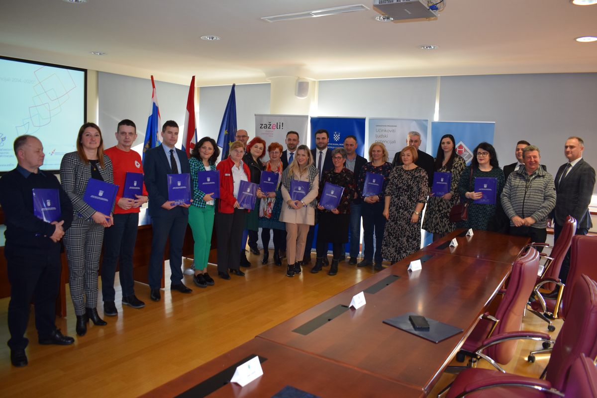 Župan Ivan Celjak je u srijedu, 28. prosinca 2022. godine, uz ministra rada, mirovinskoga sustava, obitelji i socijalne politike Marina Piletića i  ravnatelja Hrvatskog zavoda za zapošljavanje Antu Lončara, sudjelovao u uručivanju 15 ugovora vrijednih više od 14 milijuna kuna u sklopu Poziva „Zaželi – program zapošljavanja žena – faza III“. 