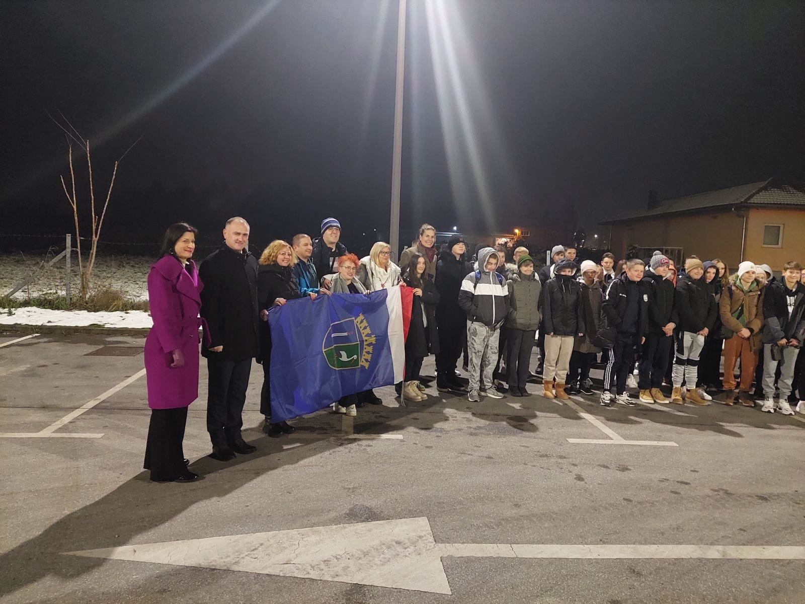 Zamjenik župana Mihael Jurić, ispratio je učenike i učitelje iz osnovnih škola s područja grada Petrinje i Gline koji će od 05. do 19. prosinca 2023. godine boravit u Švicarskoj u sklopu projekta Intercultural Exchange Project, u organizaciji Pestalozzi Children's Foundation iz Švicarske.