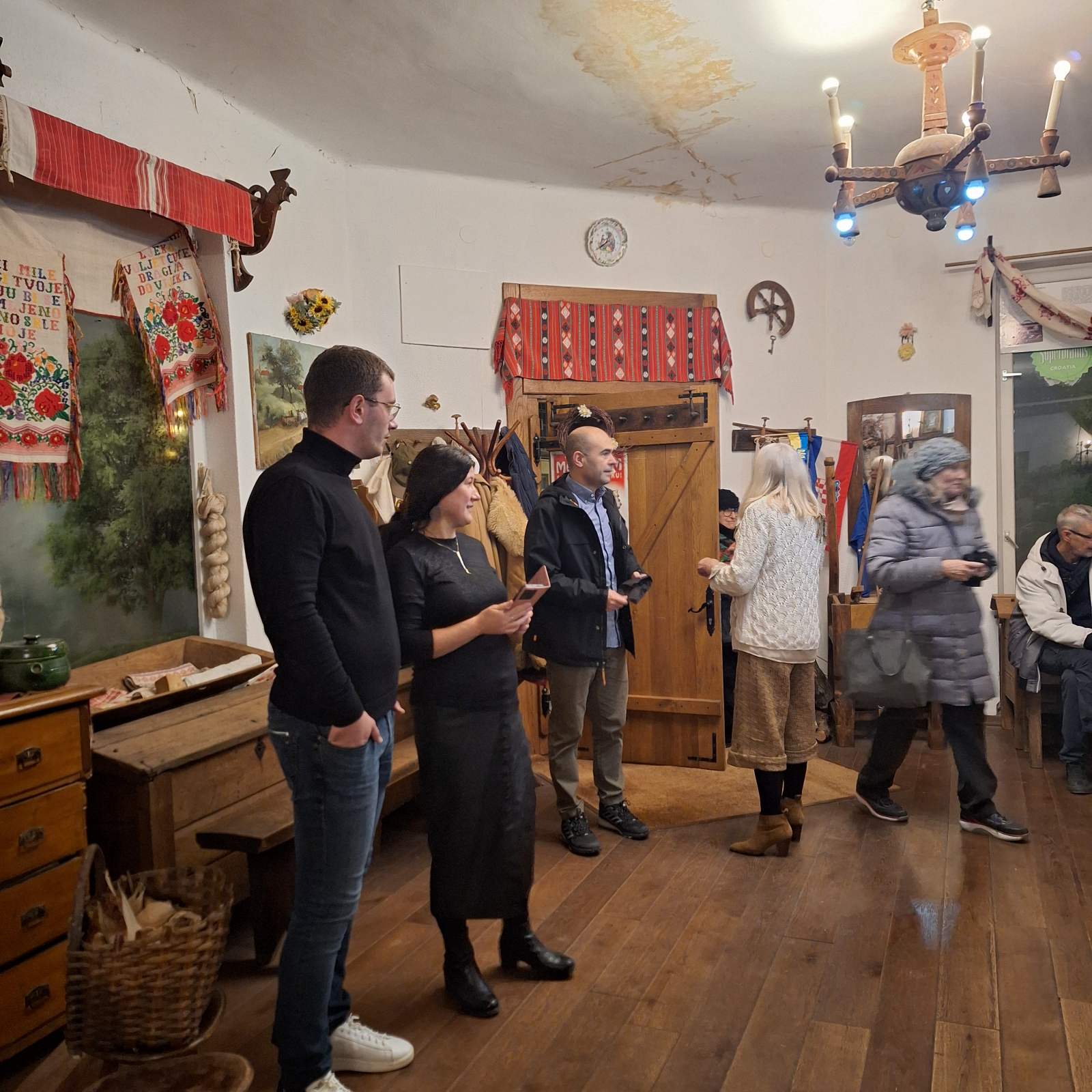 Promociji turističkog filma „Doživite Banovinu i Pokuplje“, autorice Marine Gavranović, koja je održana u Hrvatskoj kući „Materina priča“ u Zagrebu, kao izaslanica župana Ivana Celjaka, nazočila je pročelnica Upravnog odjela za poljoprivredu, ruralni razvoj, zaštitu okoliša i prirode Anita Sinjeri-Ibrišević.