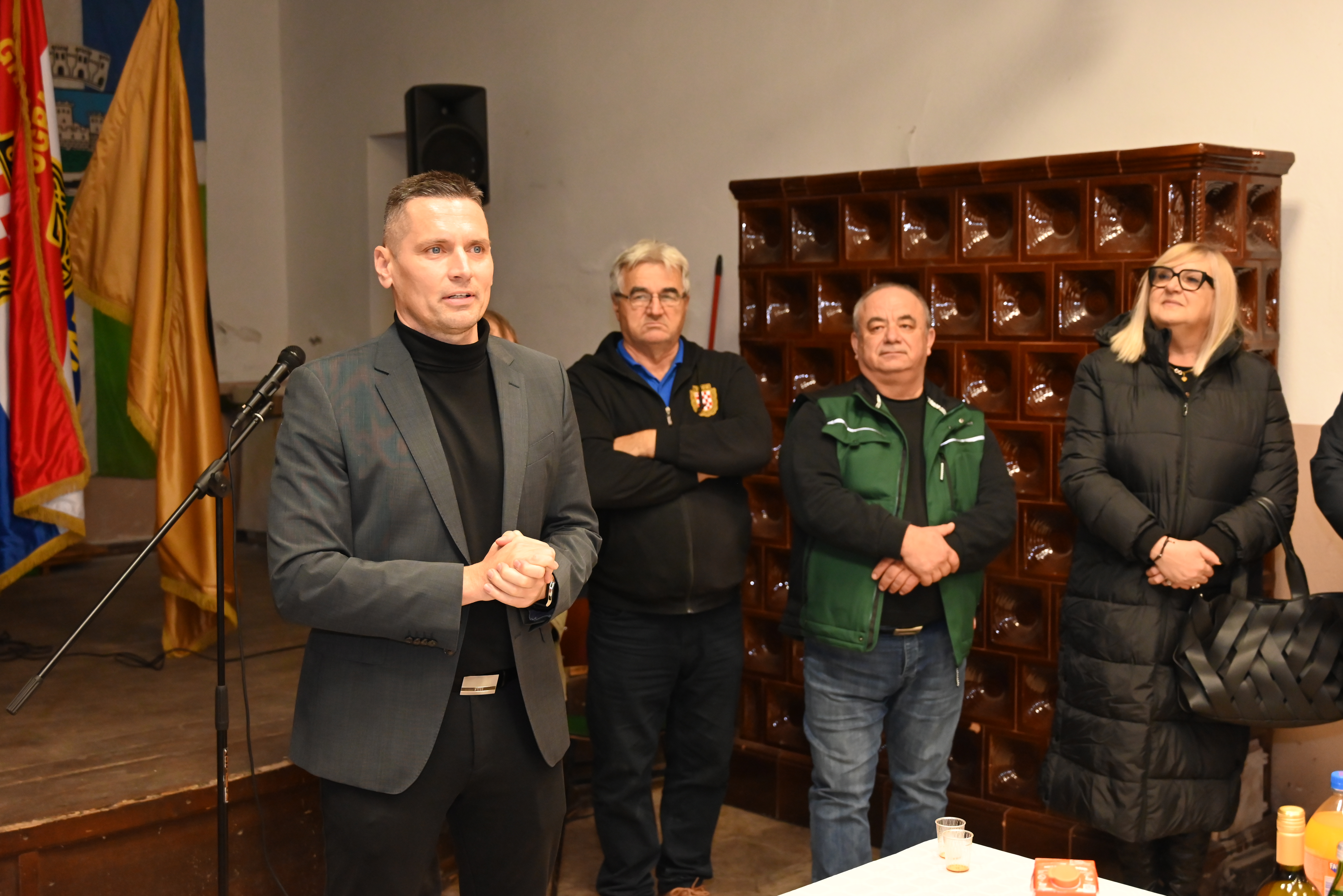 Božićnom domjenku Temeljnog ogranka UHDDR-a „Mato Barić“ Komarevo, nazočio je, kao izaslanik župana Ivana Celjaka, državni tajnik Domagoj Orlić. 