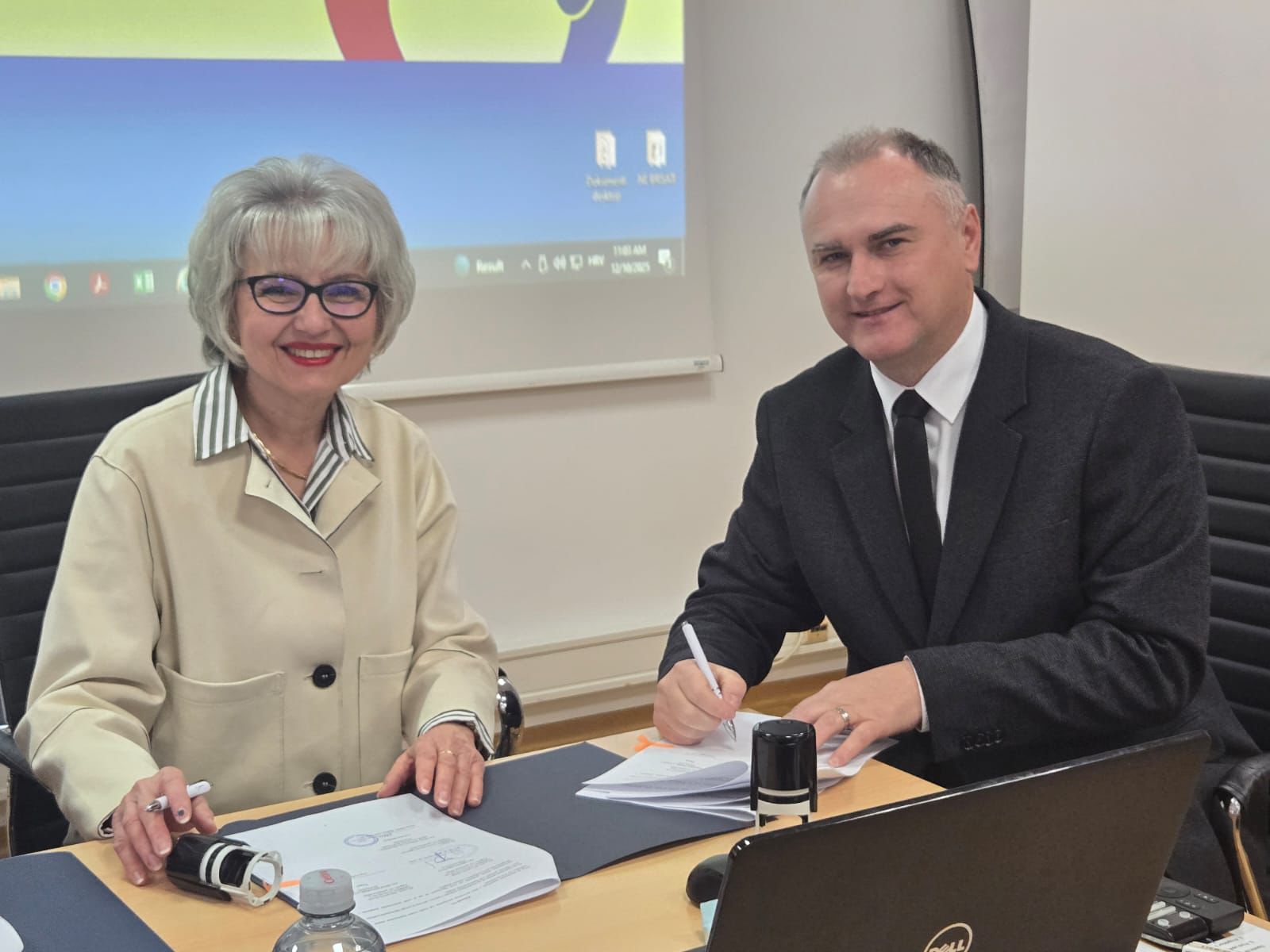 U Ministarstvu zdravstva u Zagrebu danas je potpisan sporazum kojim u Sisačko-moslavačku županiju stižu 2 vozila za potrebe mobilnih ambulanti, a projekt će omogućiti bolju zdravstvenu skrb za starije osobe i one s otežanom mobilnošću.