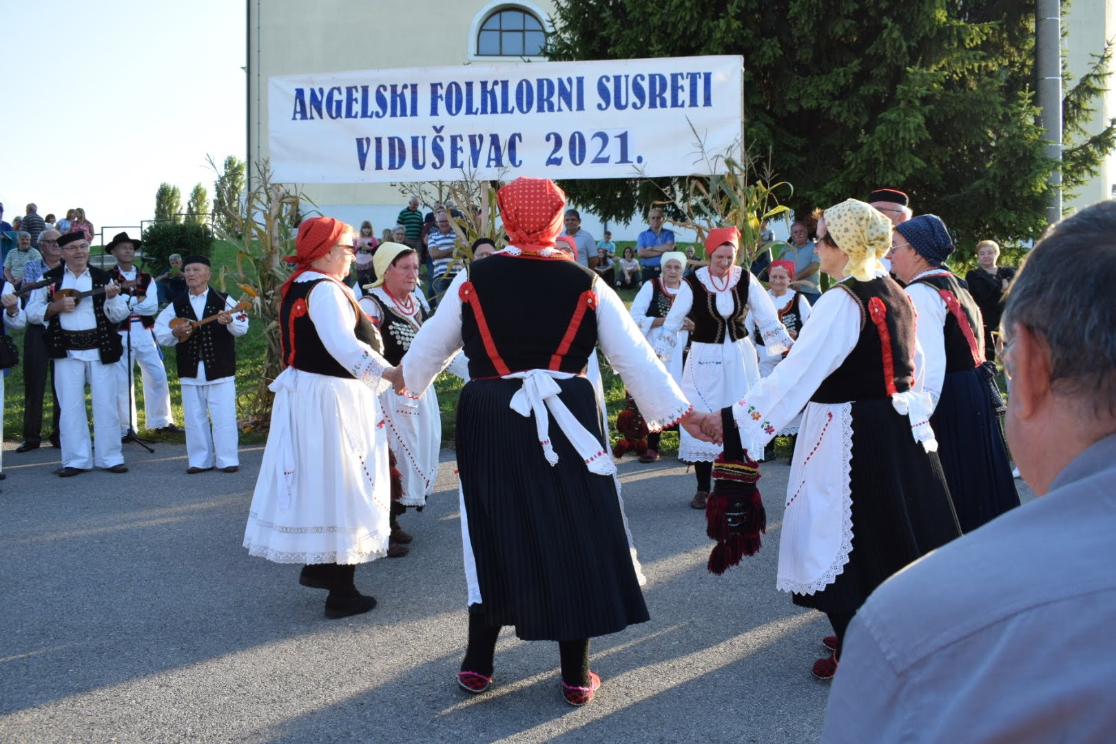 Zamjenik župana Mihael Jurić je u nedjelju 5. rujna 2021. godine, kod župne crkve Sv. Franje Ksaverskog u Gornjem Viduševcu nazočio 17. smotri izvornog folklora "Viduševac 2021." Smotra se održala u sklopu proslave tradicionalne Angelske nedjelje.