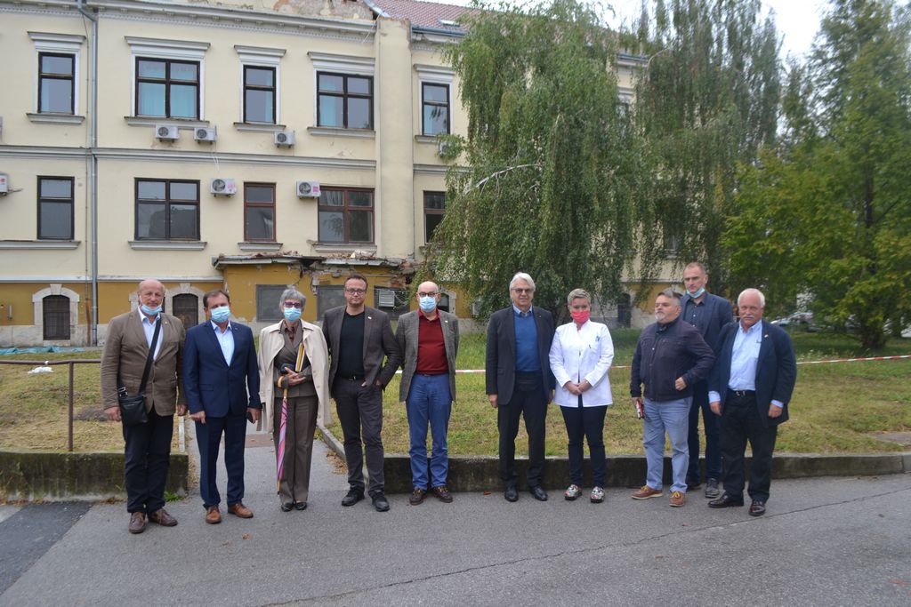 Zamjenik župana Mihael Jurić je u ponedjeljak, 20. rujna 2021. godine, u sisačkoj općoj bolnici „Dr. Ivo Pedišić“, zajedno s ravnateljem bolnice dr. Tomislavom Dujmenovićem, dočekao goste iz Lions Cluba, koji su došli u obilazak Siska i Banovine, područja na kojima je Lions Club maksimalno angažiran kao donator potresom pogođenih područja. 