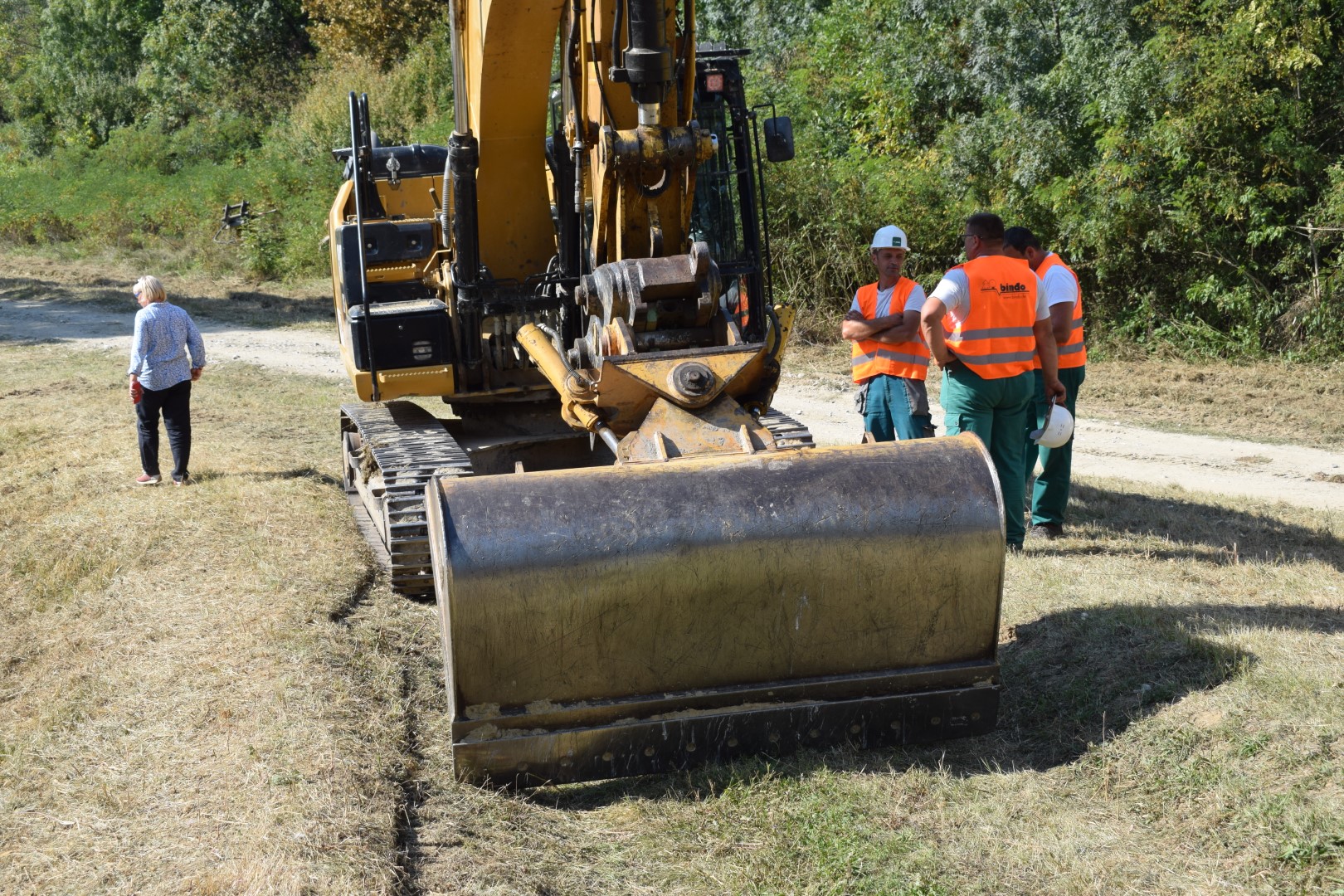 Hrvatske vode danas su započele radove na rekonstrukciji obalnog nasipa rijeke Kupe za potrebe zaštite od poplava prigradskih naselja grada Siska na dionici Staro Pračno – Stara Drenčina u duljini od osam i pol kilometara. Ukupna vrijednost projekta je 36 milijuna kuna, a projekt je nužan zbog lošeg stanja nasipa koji je dodatno oštećen tijekom potresa koji su u prosincu prošle godine pogodili Sisak i okolicu. Rok izvođenja radova je 24 mjeseca, a nakon njih Sisak i okolica trebali bi biti mnogo sigurniji od poplava.