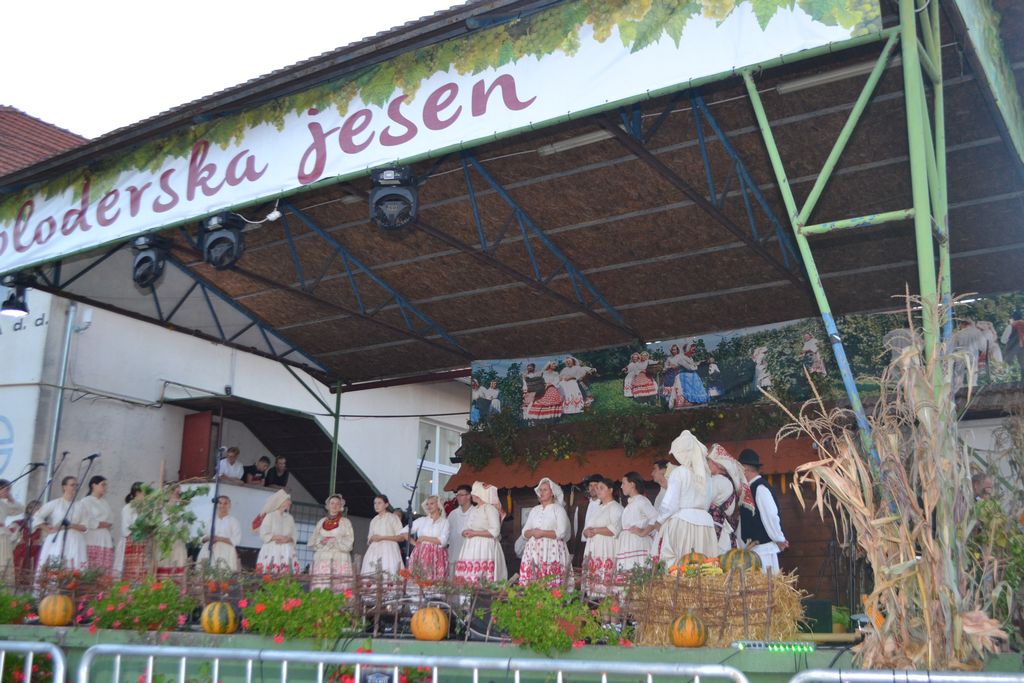 Gradonačelnik Hrvatske Kostajnice Dalibor Bišćan je, kao izaslanik župana Ivana Celjaka, u subotu, 11. rujna 2021. godine, u Voloderu, naselju na području Grada Popovače, nazočio svečanosti otvaranja 54. Voloderske jeseni.