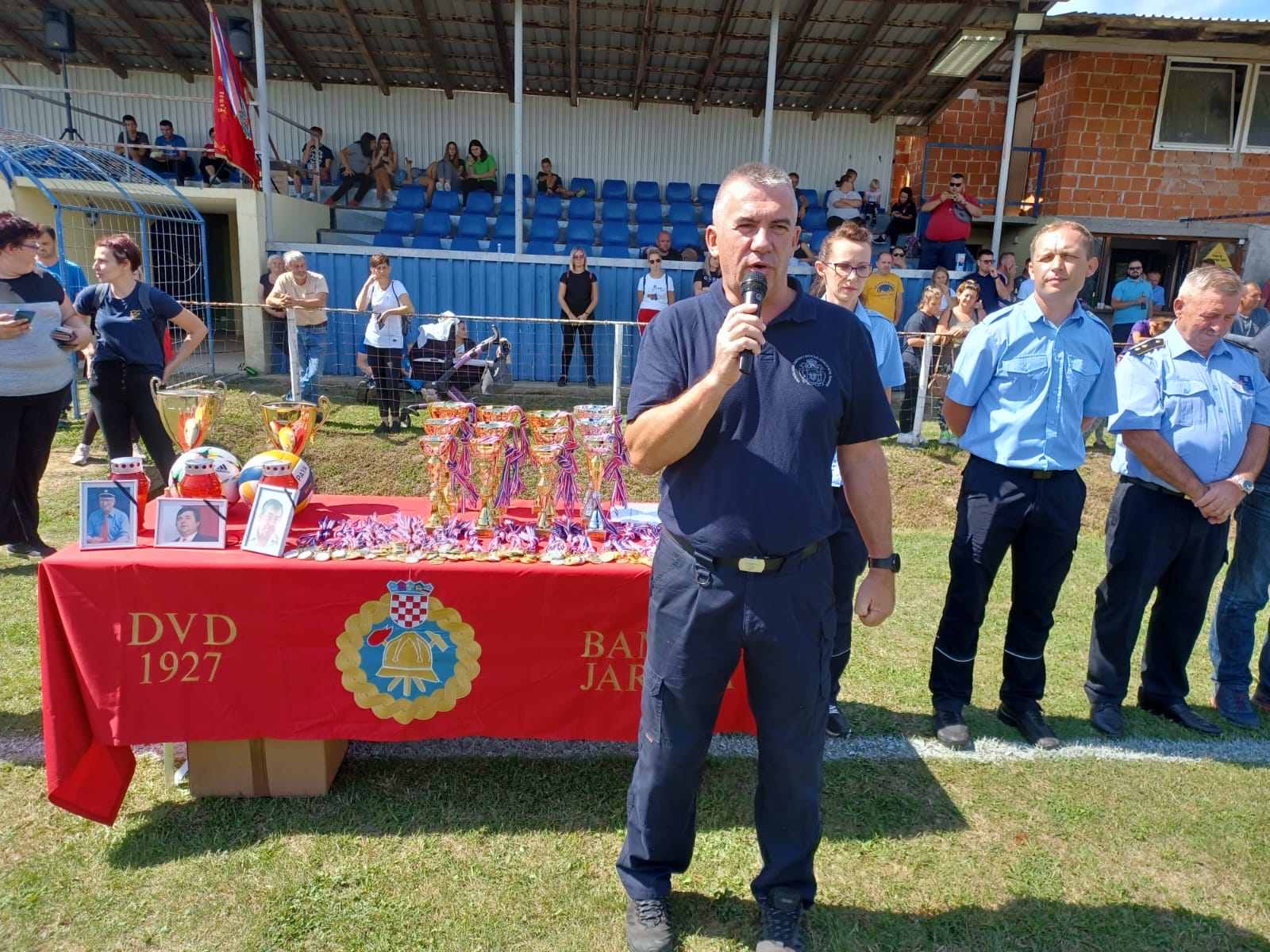 Izaslanik župana Ivana Celjaka i vatrogasni zapovjednik Sisačko-moslavačke županije, Marijo Paluh, je u subotu 3. rujna 2022. godine, nazočio 15. Memorijalnom vatrogasnom kupu “Stanić-Lilovac-Perinović” djece i mladeži u Banovoj Jaruzi.