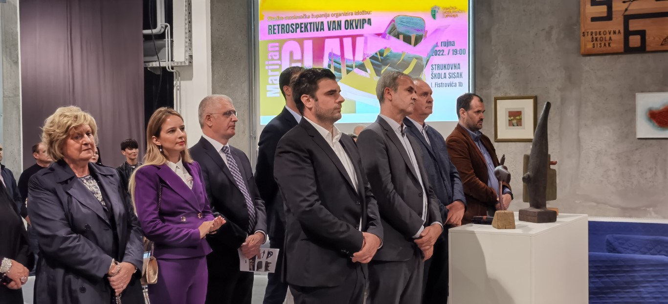 Župan Ivan Celjak je u četvrtak, 29. rujna 2022. godine, u prostoru Strukovne škole u Sisku otvorio izložbu „Retrospektiva van okvira – Marijan Glavnik“.