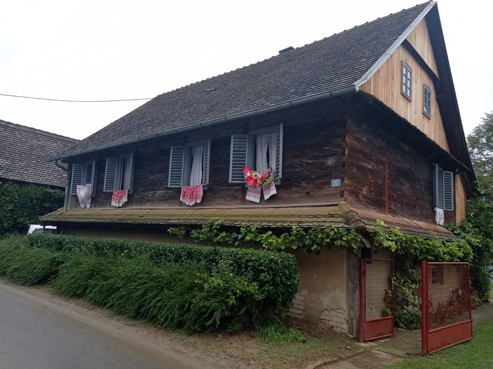 Pročelnica Upravnog odjela za poljoprivredu, ruralni razvoj, zaštitu okoliša i prirode Anita Sinjeri-Ibrišević je, kao izaslanica župana Ivana Celjaka, u subotu, 17. rujna 2022. godine, u Krapu je nazočila manifestaciji "Dani graditeljske baštine u Krapju".