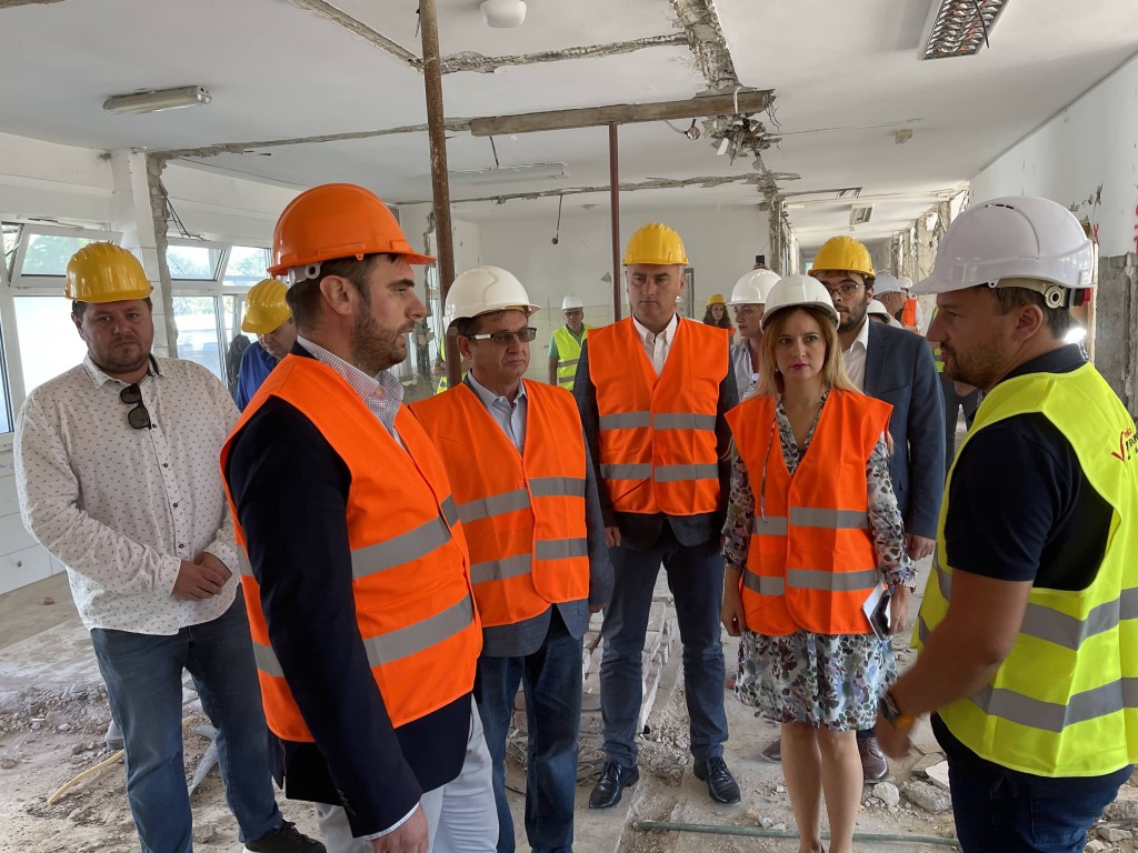 Župan Ivan Celjak je u utorak, 13. rujna 2022. godine, sa suradnicima obišao  radove na obnovi zgrade Nove interne u Općoj bolnici „Dr. Ivo Pedišić“ Sisak. 