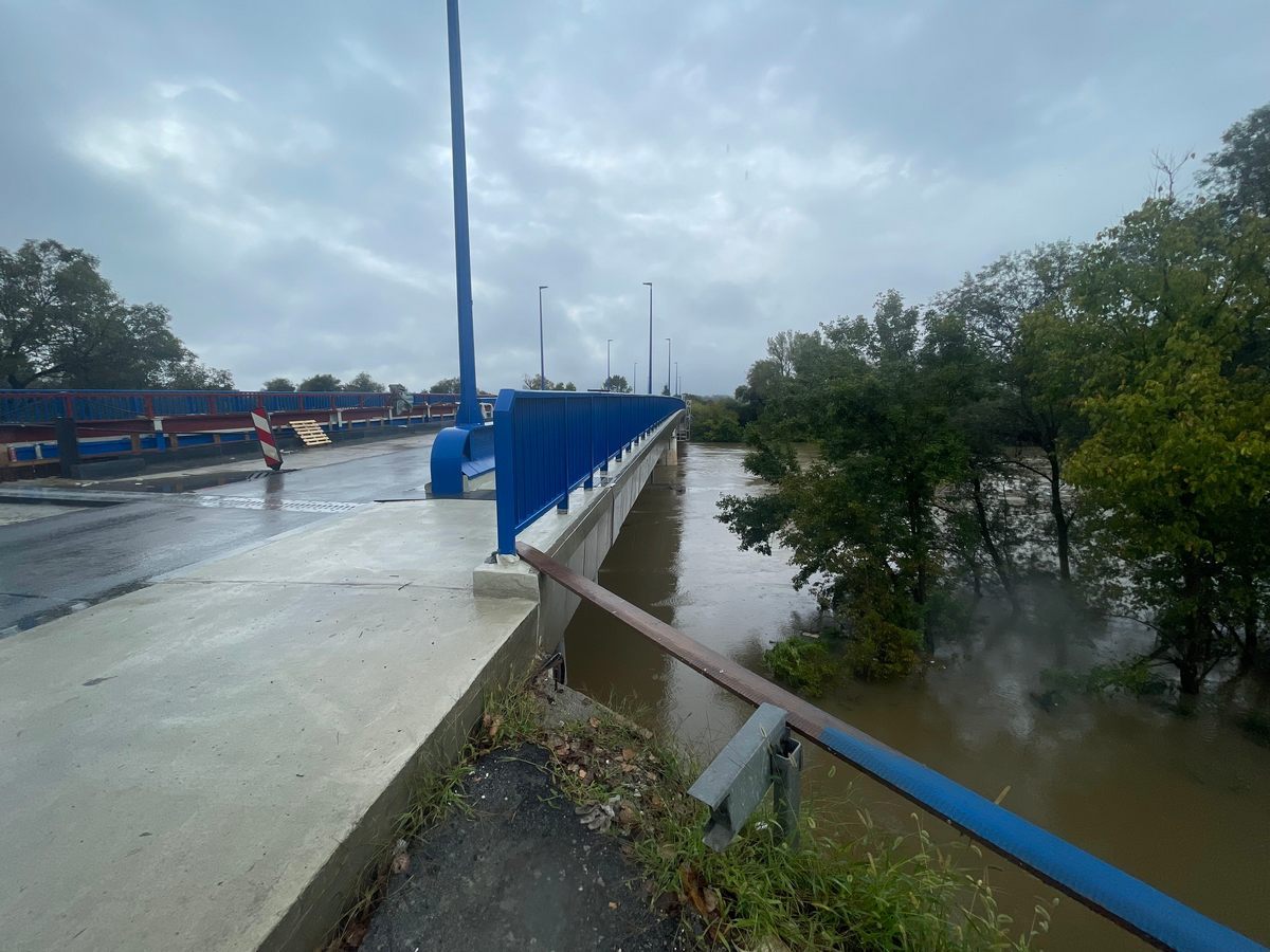 Župan Ivan Celjak je o stanju obrane od poplave na području Županije, nakon velike količine padalina i naglog porasta vodostaja rijeke Kupe, u utorak, 20. rujna 2022. godine, za Hrvatski radio rekao: „Kod nas je situacija stabilna. 