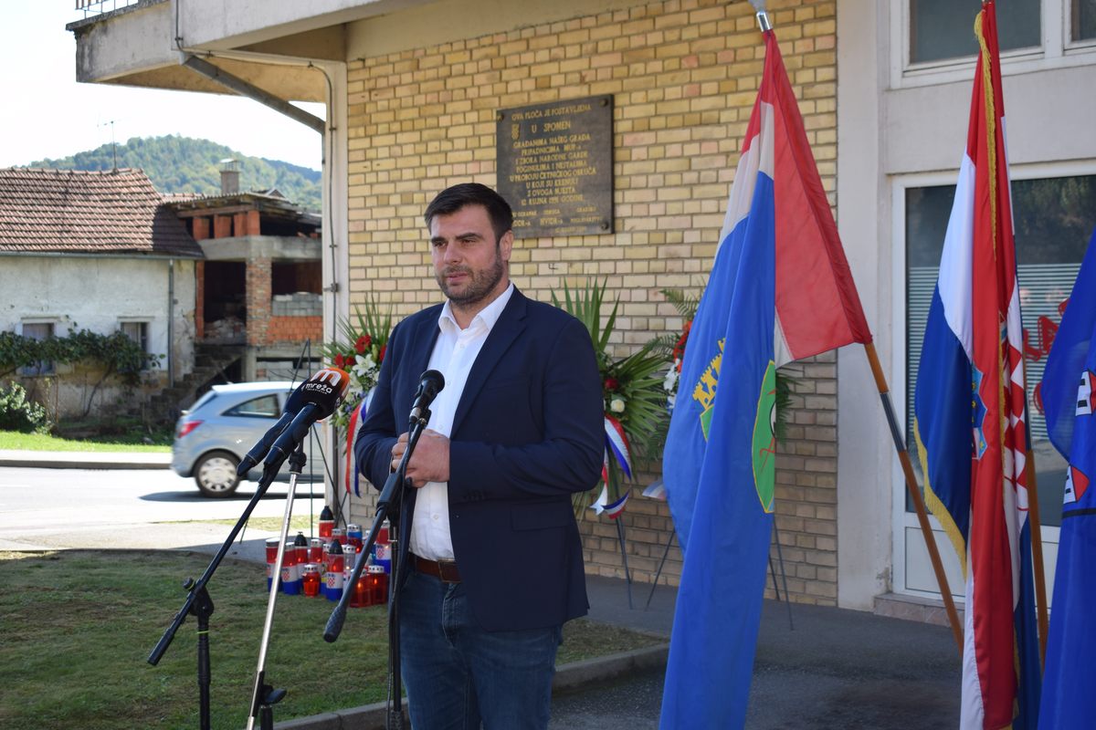 Župan Ivan Celjak je u ponedjeljak, 12. rujna 2022. godine, u Hrvatskoj Kostajnicinazočio odavanju počasti kod spomen-ploče Proboja, mjesta odakle je 12. rujna 1991. godine krenula povorka hrvatskih vojnika, policajaca i civila koji su odlučili preuzeti ogromni rizik i odbijajući predaju, kroz neprijateljske položaje poći na put prema Hrvatskoj Dubici i slobodi, teritoriju pod nadzorom hrvatskih snaga.