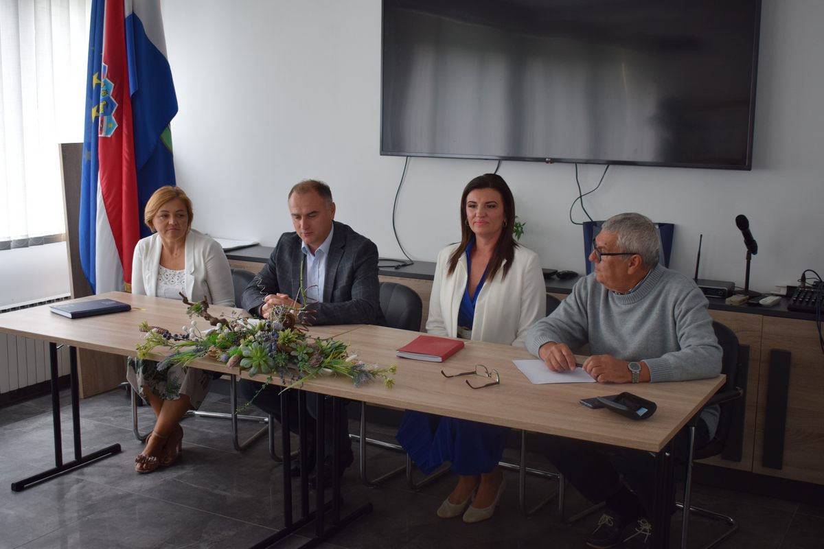 Zamjenik župana Mihael Jurić je u srijedu, 14. rujna 2022. godine, u prostoru Doma obrtnika u Sisku nazočio radnom sastanku na kojem je predstavljen projekt Hrvatske udruge za Alzheimerovu bolest.