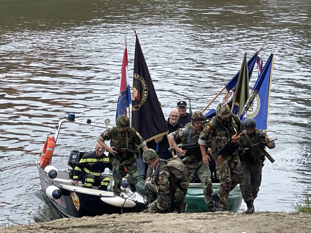  Mihael Jurić je u petak, 2. rujna 2022. godine, kod „Skele spasa“ u Nebojanu nazočio obilježavanju "Dana sjećanja 1991.-2022.“ u spomen na 598 poginulih hrvatskih branitelja i ubijenih civilnih žrtava Domovinskog rata na području Grada Petrinje. 