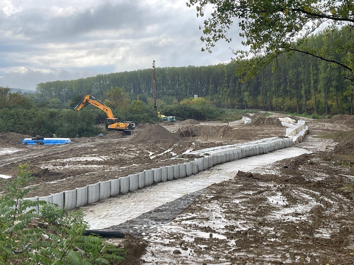 Zamjenik župana Mihael Jurić je u ponedjeljak, 19. rujna 2022. godine, sudjelovao u obilasku nasipa na području  Siska i Petrinje, na kojima traju radovi na sanaciji šteta koje su pretrpjeli u potresu. Nakon obilaska, zamjenik župana Jurić se, na mostu u Brestu Pokupskom, naselju na području grada Petrinje, zajedno s ravnateljem Ravnateljstva civilne zaštite Damirom Trutom, petrinjskom gradonačelnicom Magdalenom Komes i voditeljicom obrane od poplava Tatjanom Dovranić-Kardaš, obratio novinarima.