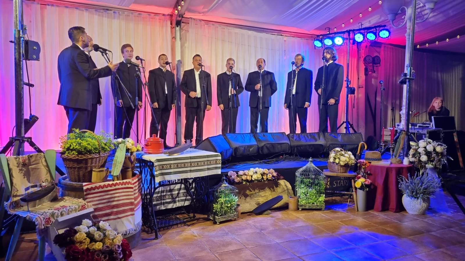 Župan Ivan Celjak sa suradnicima nazočio je 15. Susretu klapa u Sisku. Organizatori Susreta klapa su sisačke klape Kolapjanke i Kolapjani koji ovo, sada već tradicionalno, događanje organiziraju petnaestu godinu. Na ovogodišnjem Susretu, održanom u ambijentu uz sisački Stari grad, sudjelovalo je 7 muških i ženskih klapa iz cijele Hrvatske.